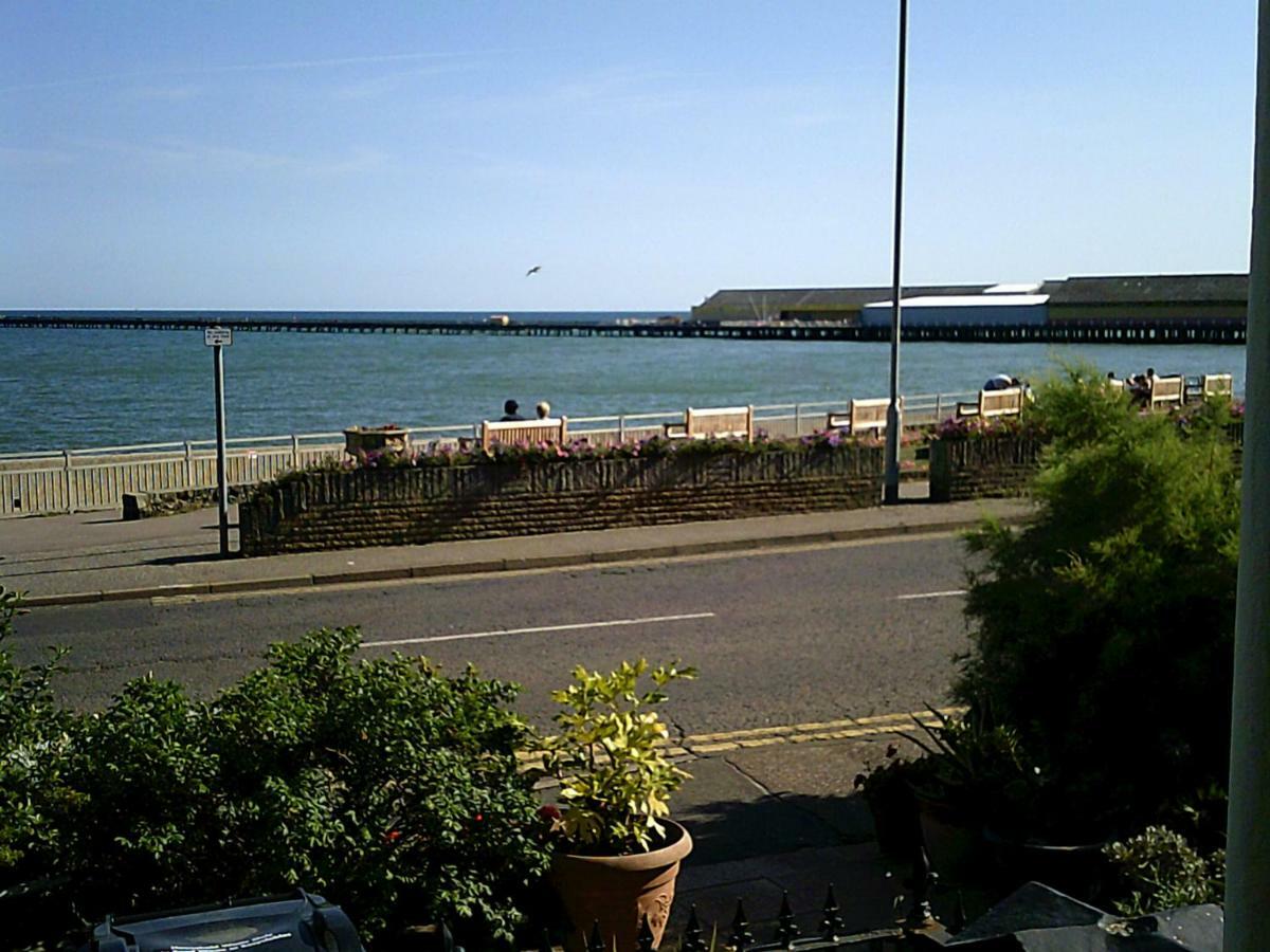 Regency House Bed & Breakfast Walton-on-the-Naze Bagian luar foto